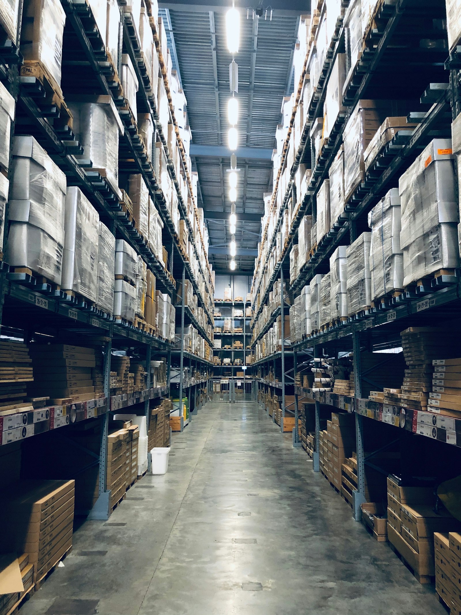 High-bay warehouse and distribution operations